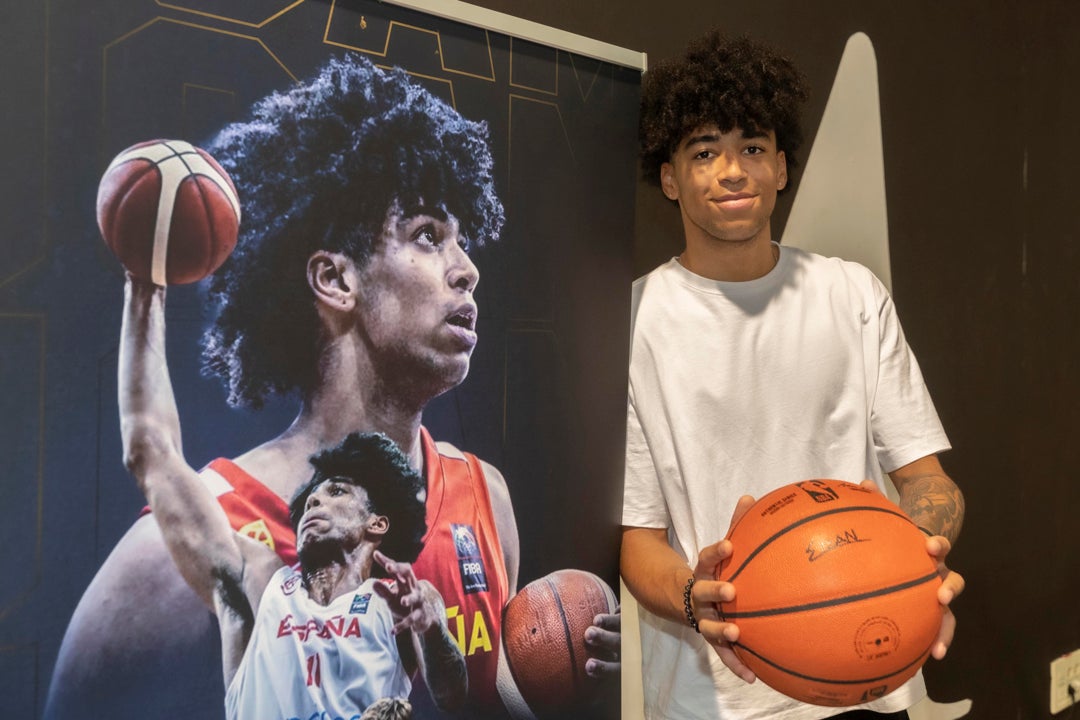 Izan Almansa lidera el relevo generacional de la selección española Izan Almansa lidera el relevo generacional de la selección española