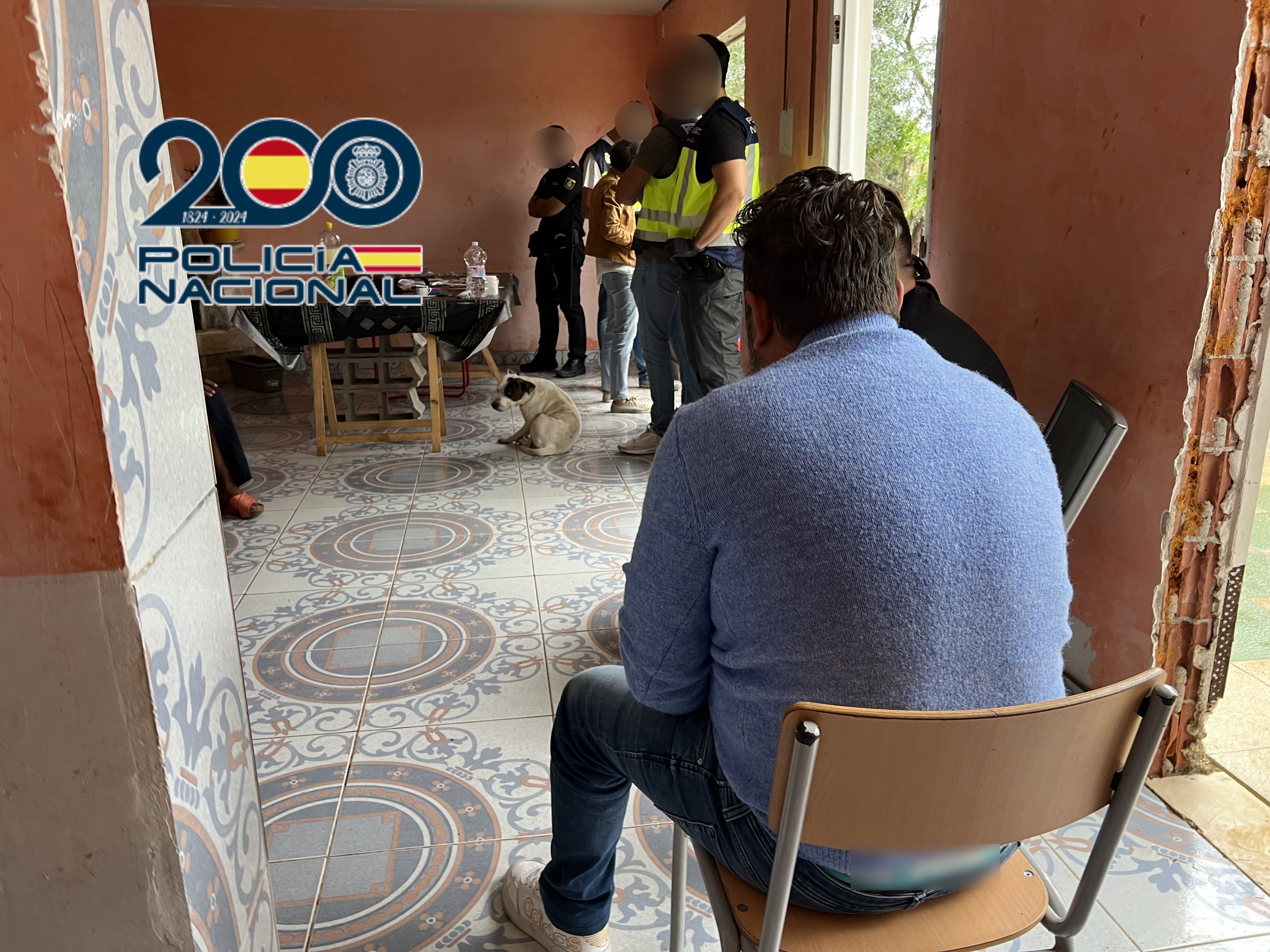 Tres detenidos por intentar robar 38.000 euros en joyas a una vecina de Alicante Tres detenidos por intentar robar 38.000 euros en joyas a una vecina de Alicante