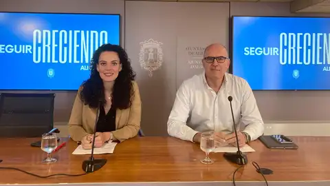 Los portavoces Cristina Cutanda y Manuel Villar Los portavoces Cristina Cutanda y Manuel Villar