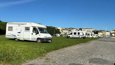 Zona de caravanas en Foz onda cero