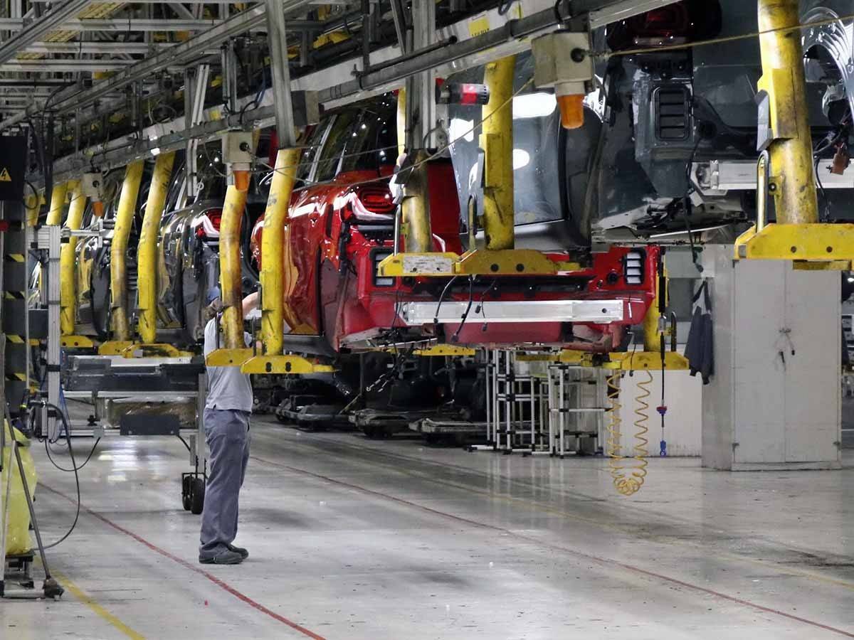 El sector de la automoción, inquieto por el ERTE en Stellantis El sector de la automoción, inquieto por el ERTE en Stellantis