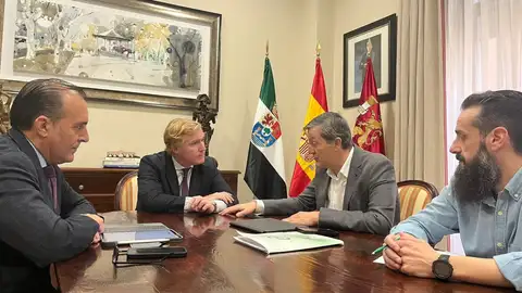 El Ayuntamiento de Badajoz anuncia a CSIF la próxima licitación del contrato para actualizar el catálogo de puestos El Ayuntamiento de Badajoz anuncia a CSIF la próxima licitación del contrato para actualizar el catálogo de puestos
