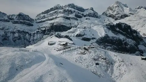 Las estaciones del Pirineo confían en nevadas que permitan abrir en el puente de la Constitución Las estaciones del Pirineo confían en nevadas que permitan abrir en el puente de la Constitución