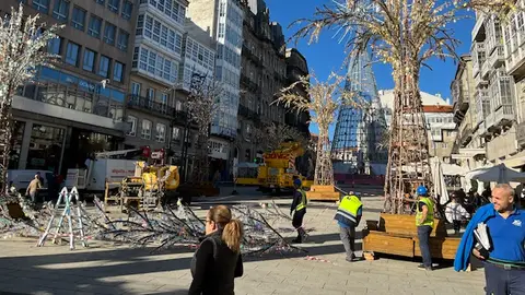 Los árboles artificiales ¨okupan" la Puerta del Sol Los árboles artificiales ¨okupan" la Puerta del Sol