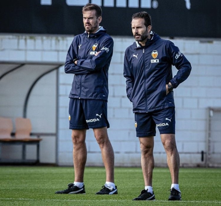 Almeida y Hugo duro, con el grupo en la vuelta a los entrenamientos del Valencia CF Almeida y Hugo duro, con el grupo en la vuelta a los entrenamientos del Valencia CF