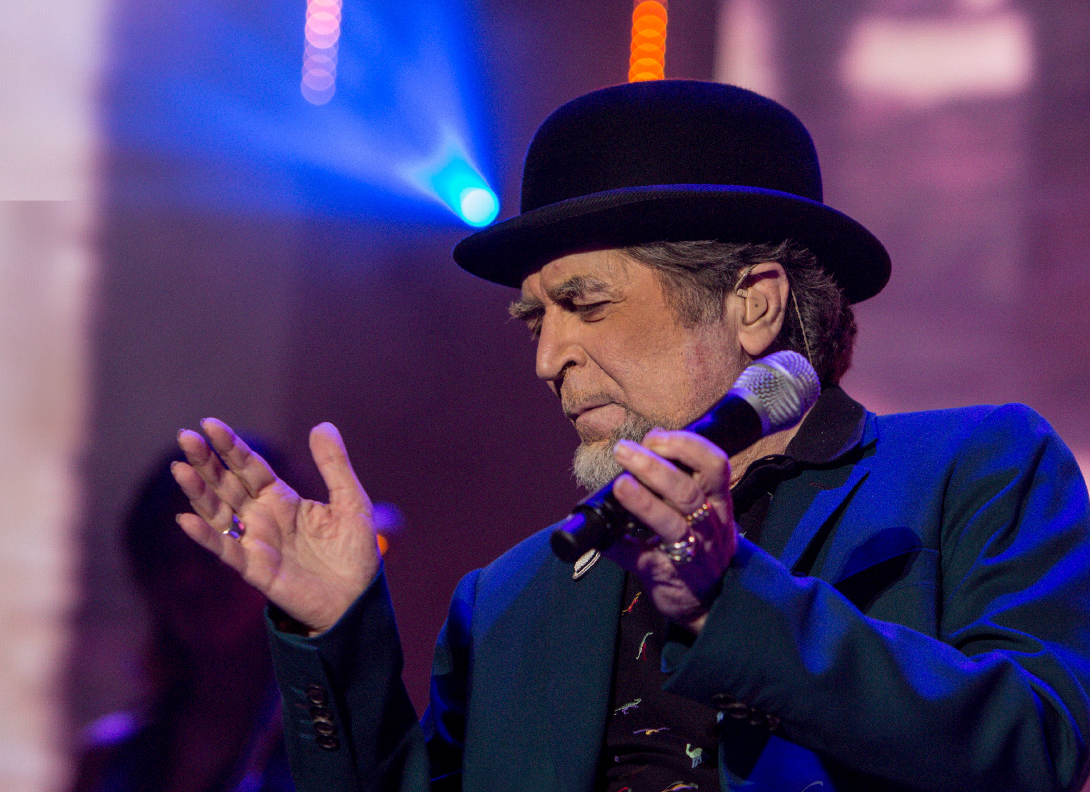 Alberto Romero: “En 1990 por casualidad voy a un concierto de Sabina, algo dentro de mi se estimuló y desde entonces sigo al maestro” Alberto Romero: “En 1990 por casualidad voy a un concierto de Sabina, algo dentro de mi se estimuló y desde entonces sigo al maestro”