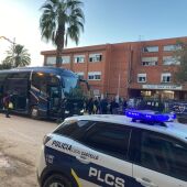 Castelló fleta un autobús para la limpieza de un colegio de Alfafar