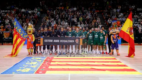 El Valencia Basket homenajea a las víctimas de la DANA El Valencia Basket homenajea a las víctimas de la DANA