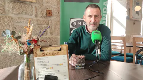 O alcalde de Barro, Xose Manuel Abraldes Almorzos informativos no Carabela Cafe Bar de Pontevedra