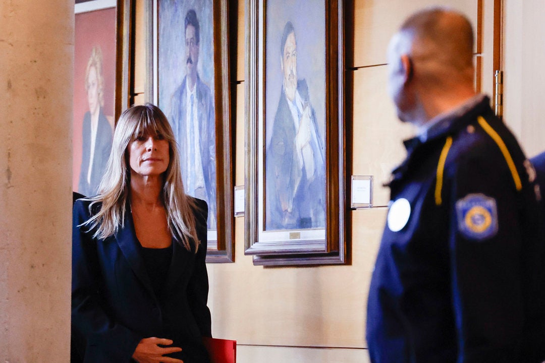 El juez rechaza quitar el pasaporte a Begoña Gómez y la cita para el 18 de diciembre El juez rechaza quitar el pasaporte a Begoña Gómez y la cita para el 18 de diciembre