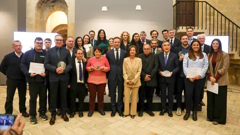 La Infanta Elena entrega en Huesca reconocimientos a seis proyectos sociales La Infanta Elena entrega en Huesca reconocimientos a seis proyectos sociales