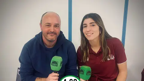 José Manuel Jiménez y María Recio, capitana del CBS Femenino. José Manuel Jiménez y María Recio, capitana del CBS Femenino.