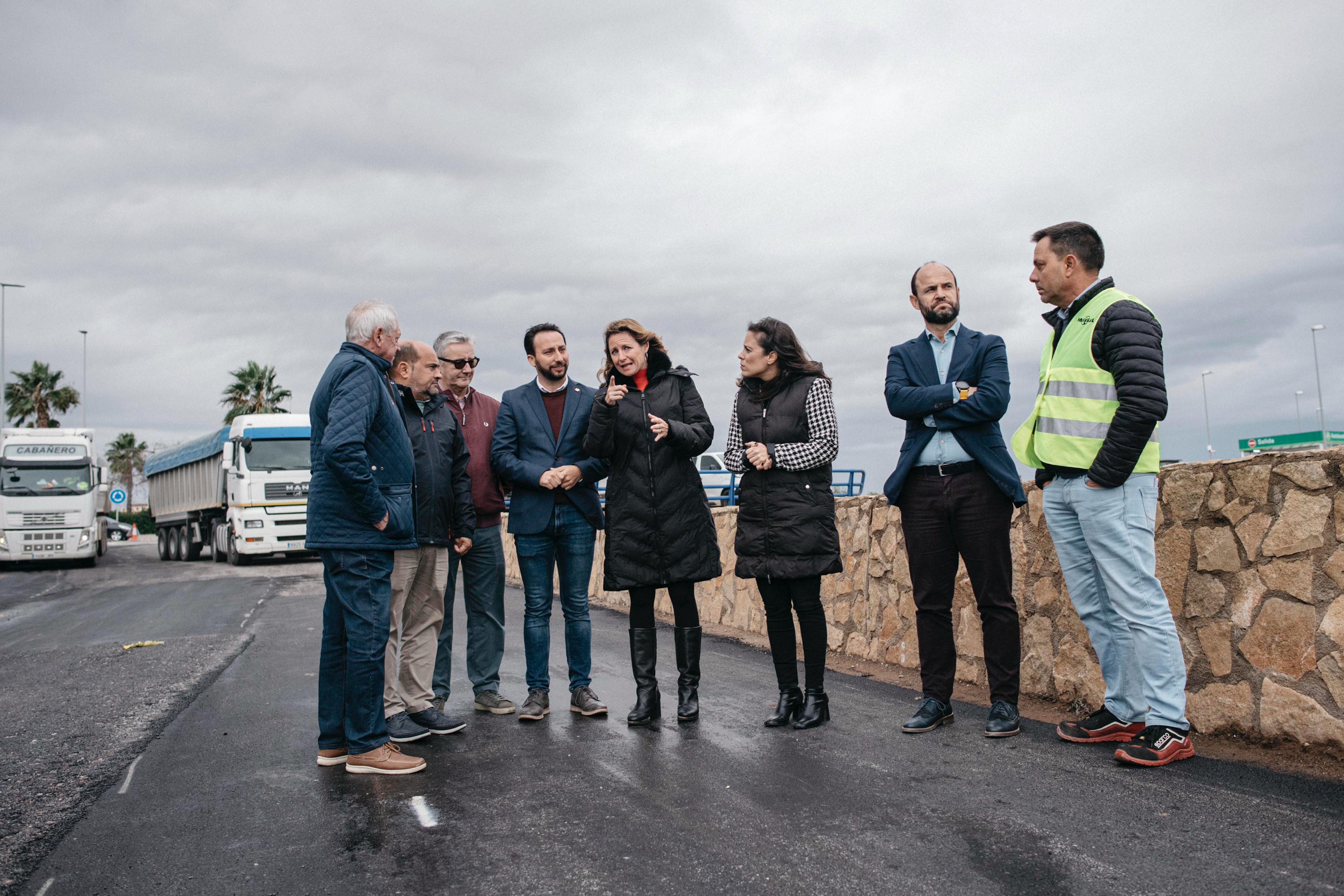 Begoña Carrasco: “El asfaltado de la mota derecha del Riu Sec es el ejemplo de que cumplimos la palabra dada” Begoña Carrasco: “El asfaltado de la mota derecha del Riu Sec es el ejemplo de que cumplimos la palabra dada”