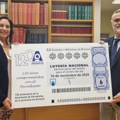Lotería Nacional dedica un décimo a la Asociación de Periodistas de la Provincia de Alicante Lotería Nacional dedica un décimo a la Asociación de Periodistas de la Provincia de Alicante