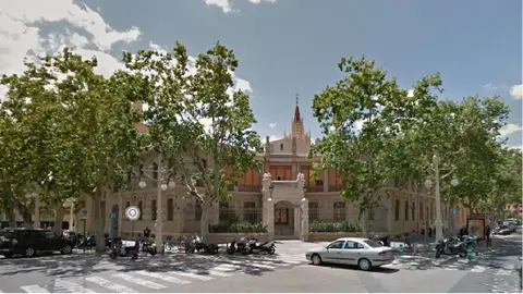 Fachada del balneario cierre