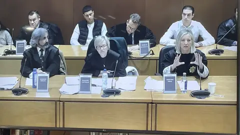 La fiscal, a la derecha, presenta sus conclusiones en el juicio por el crimen de Samuel Luiz 14.11.2024