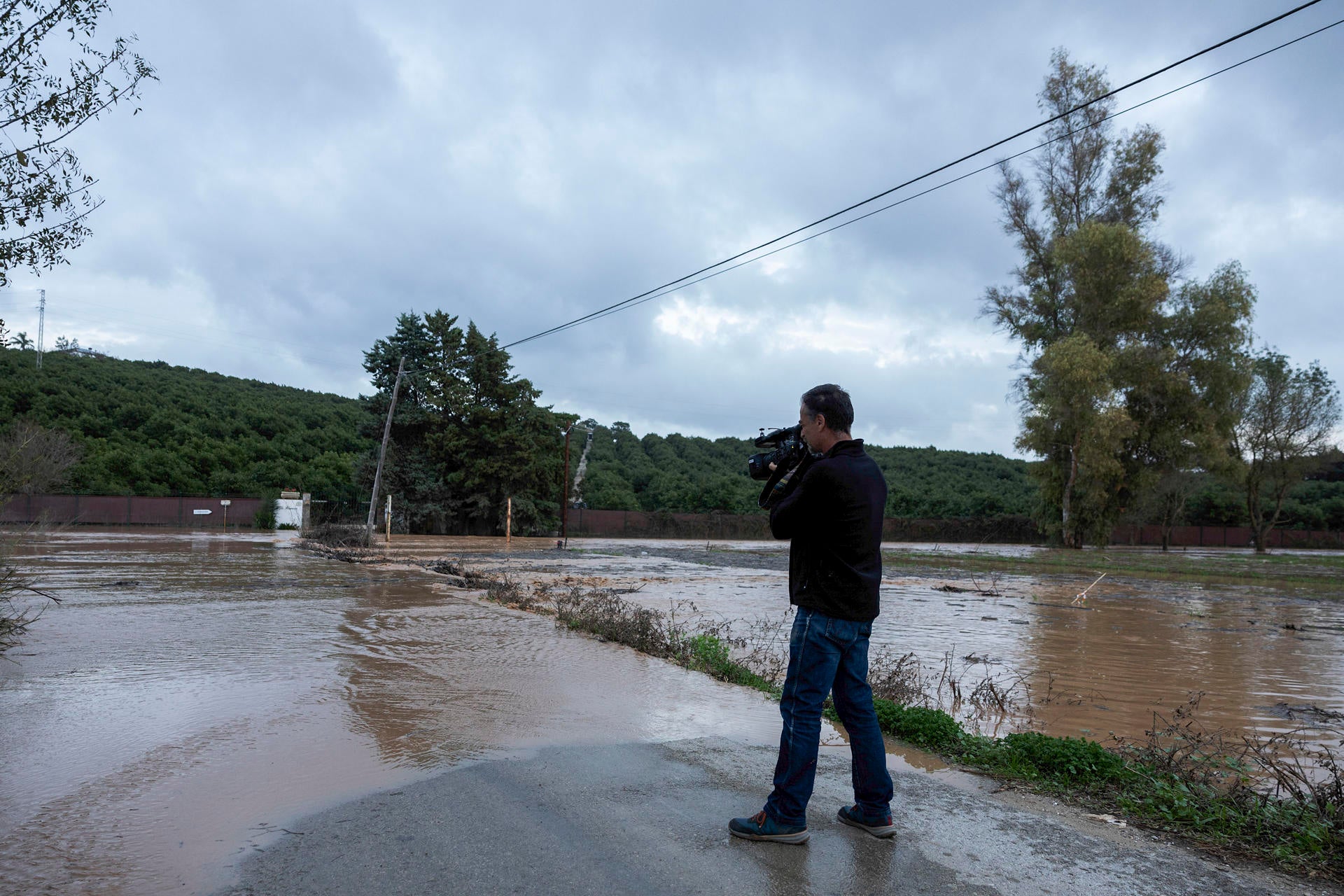 La AEMET eleva a naranja el aviso por lluvia en Huelva y mantiene más alertas por oleaje: zonas afectadas este viernes La AEMET eleva a naranja el aviso por lluvia en Huelva y mantiene más alertas por oleaje: zonas afectadas este viernes