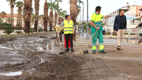 Torrox dice adios a la DANA Sin graves incidentes a prevención, solidaridad y el trabajo” de todo el operativo municipal y de los propios vecino Oscar Medina