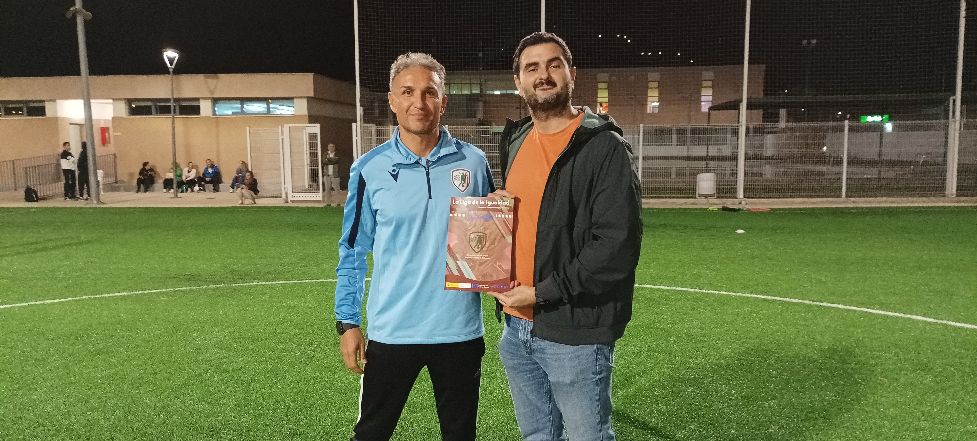 Alumnado del 'Virgen de La Puerta' crea un álbum de cromos del Féminas 'Ciudad de Orihuela' a través de Vega Baja Acoge Alumnado del 'Virgen de La Puerta' crea un álbum de cromos del Féminas 'Ciudad de Orihuela' a través de Vega Baja Acoge