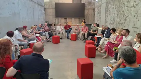 Reunión de las asociaciones vecinales con la ministra de Vivienda Reunión de las asociaciones vecinales con la ministra de Vivienda