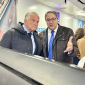 El alcalde de Ciudad Real, Francisco Cañizares, acompañado del director de la Mutua en la capital, Francisco J. Morcillojunto El alcalde de Ciudad Real, Francisco Cañizares, acompañado del director de la Mutua en la capital, Francisco J. Morcillojunto
