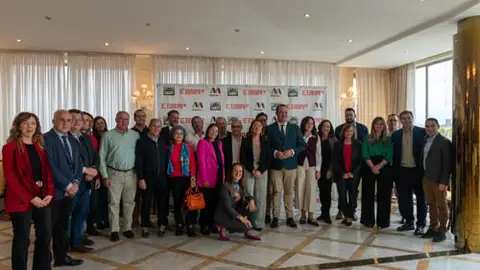 Personal de 'Onda Cero' y participantes en esta propuesta informativa Personal de 'Onda Cero' y participantes en esta propuesta informativa