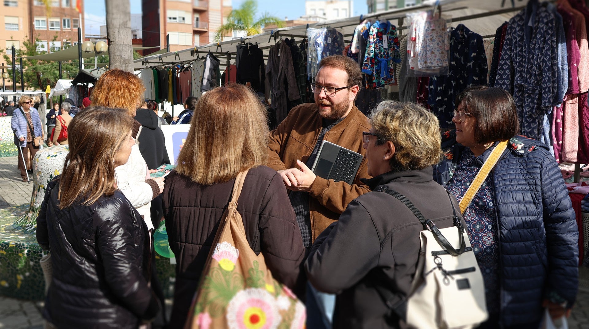 El ‘Mercat de les Idees’ sigue sumando propuestas vecinales para la remodelación de la plaza de España El ‘Mercat de les Idees’ sigue sumando propuestas vecinales para la remodelación de la plaza de España