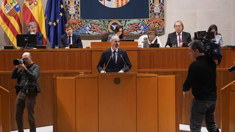 El presidente Azcón en su comparecencia ante el parlamento El presidente Azcón en su comparecencia ante el parlamento
