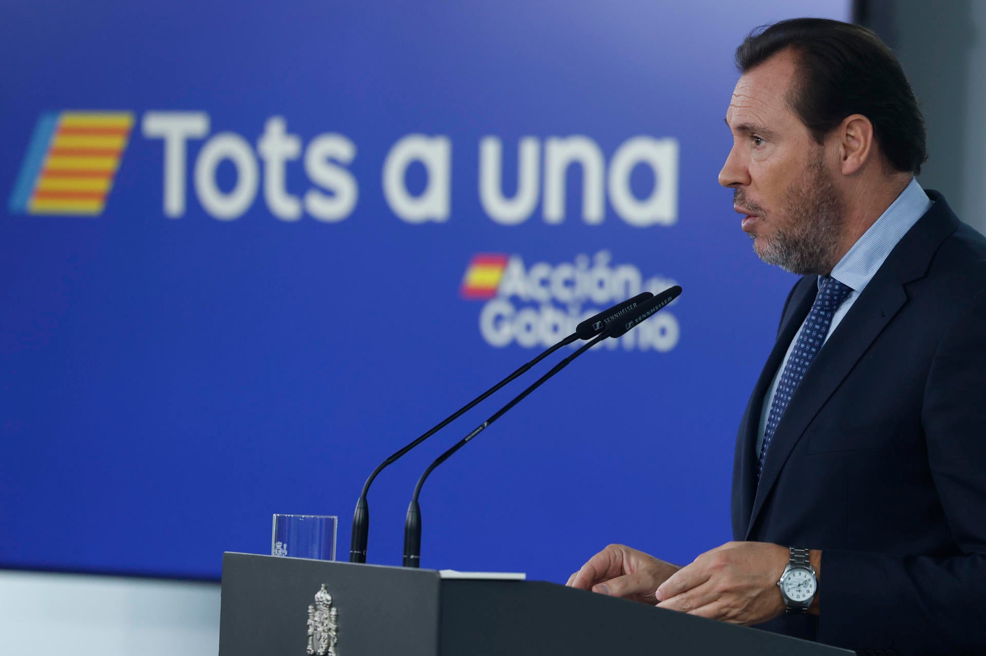 Óscar Puente presume de "Estado fuerte" al mostrar la reconstrucción de las carreteras "en menos de dos semanas" Óscar Puente presume de "Estado fuerte" al mostrar la reconstrucción de las carreteras "en menos de dos semanas"