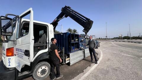 Riegos de Levante desplaza a la zona de la DANA de Valencia un taller m&oacute;vil para arreglar pinchazos.