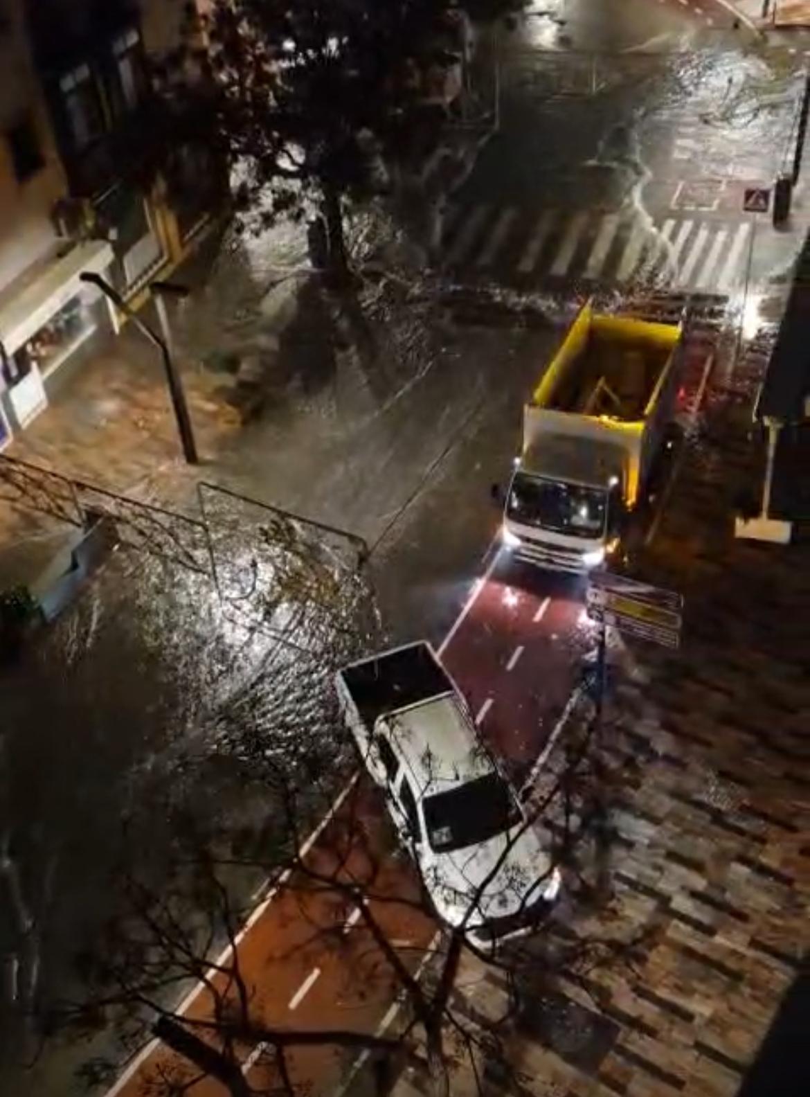 La lluvia provoca varias incidencias en el centro urbano de Marbella pero sin ocasionar daños personales La lluvia provoca varias incidencias en el centro urbano de Marbella pero sin ocasionar daños personales