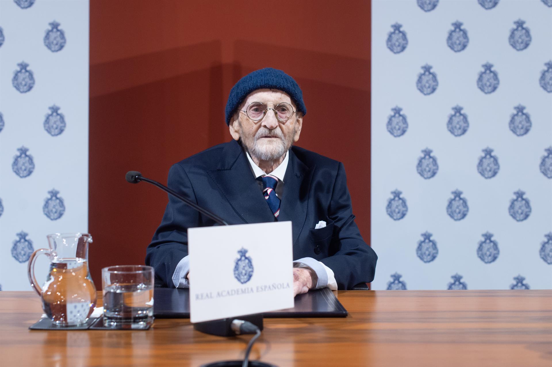 Cantabria otorga la Medalla de Oro a Álvaro Pombo Cantabria otorga la Medalla de Oro a Álvaro Pombo