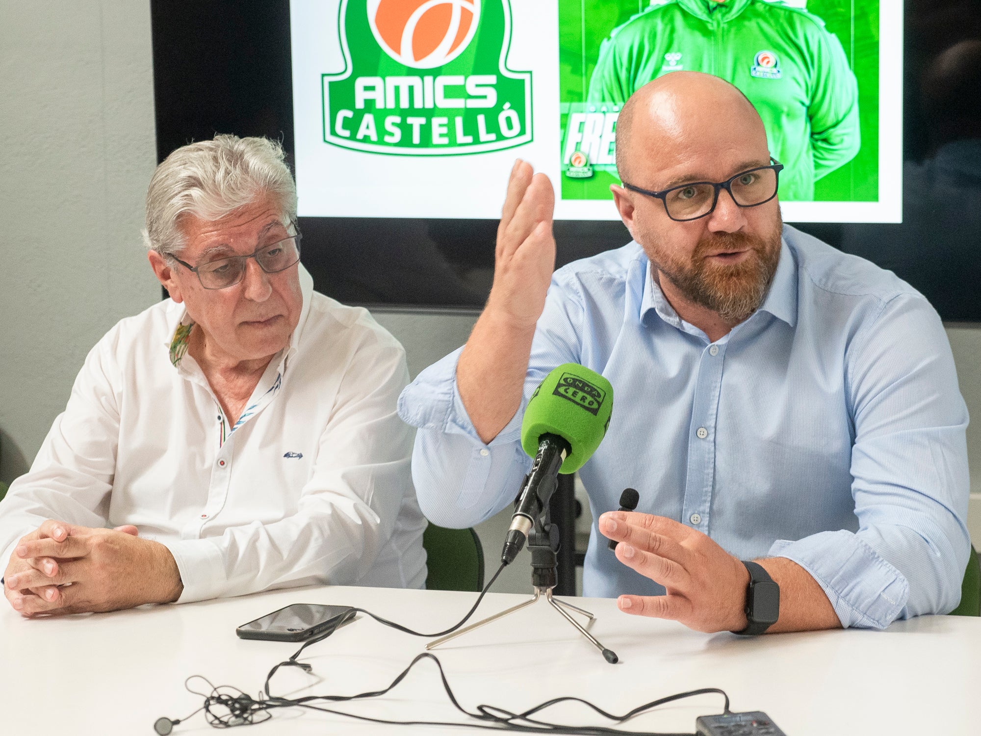 Frederic Castelló: "Da igual fuera o en casa. O ganamos partidos o descendemos" Frederic Castelló: "Da igual fuera o en casa. O ganamos partidos o descendemos"