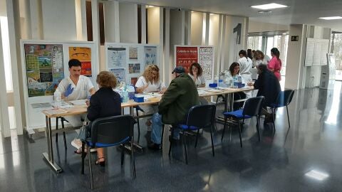 Mesas informativas sobre la diabetes en el Hospital General Universitario de Elche. 