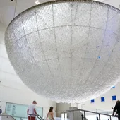Artium restaura la obra con 12.000 pequeños vidrios que dan la bienvenida al visitante Artium restaura la obra con 12.000 pequeños vidrios que dan la bienvenida al visitante