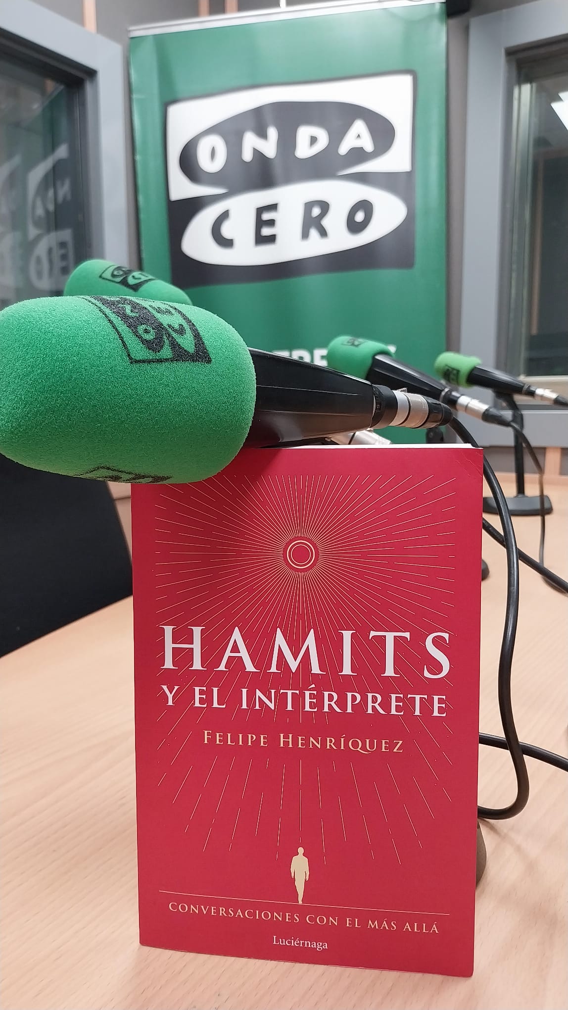 Hamits y el intérprete, un libro que plantea conversaciones con el más allá Hamits y el intérprete, un libro que plantea conversaciones con el más allá