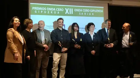 Los galardonados posan con sus premios Los galardonados posan con sus premios