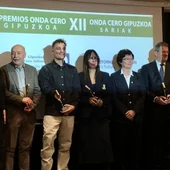 Los galardonados posan con sus premios Los galardonados posan con sus premios
