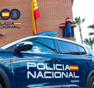 Un coche patrulla de la Comisar&iacute;a Norte de la Polic&iacute;a Nacional de Alicante