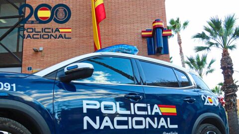 Un coche patrulla de la Comisar&iacute;a Norte de la Polic&iacute;a Nacional de Alicante