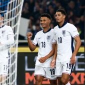 Inglaterra golea a Grecia y apunta al ascenso