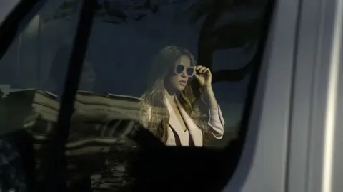 La cantante Shakira, a su salida de la Audiencia Nacional el día que comienza su juicio, a 20 de noviembre de 2023 La cantante Shakira, a su salida de la Audiencia Nacional el día que comienza su juicio, a 20 de noviembre de 2023