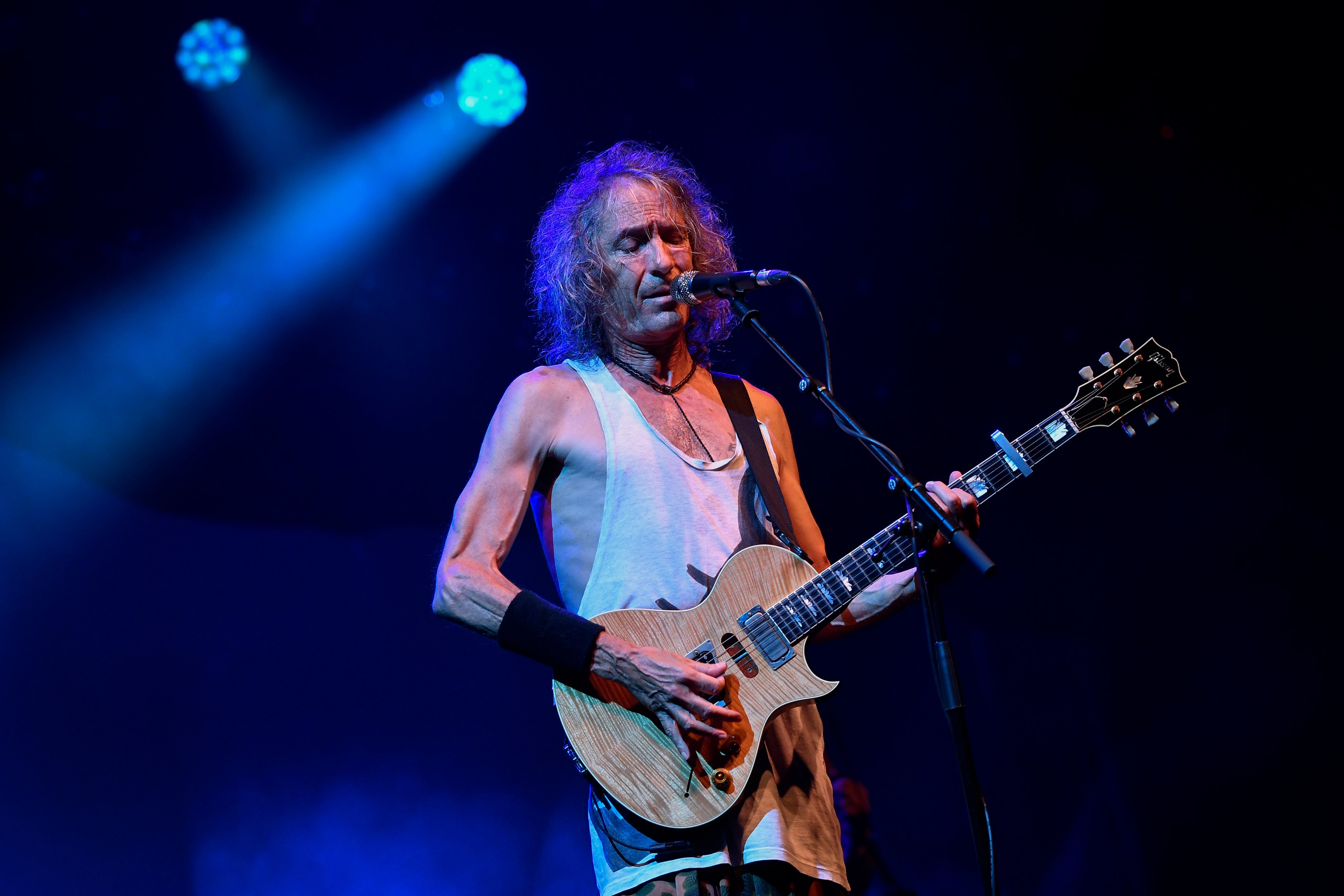 Muere Robe Iniesta a los 63 años, líder de Extremoduro e icono del rock español Muere Robe Iniesta a los 63 años, líder de Extremoduro e icono del rock español