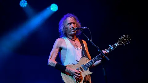 Robe Iniesta, de Extremoduro, en un concierto Robe Iniesta, de Extremoduro, en un concierto