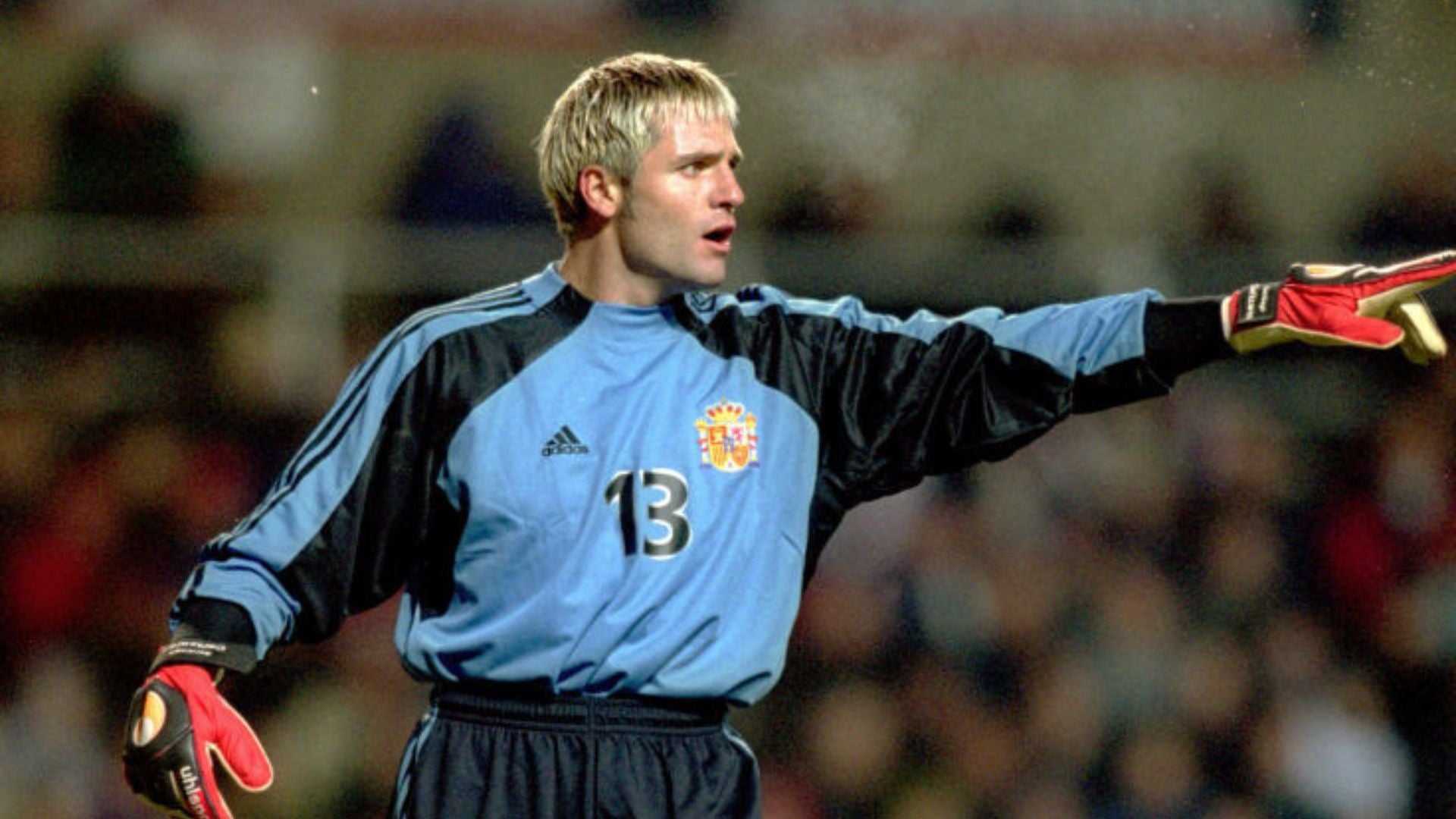 Santi Cañizares recuerda su debut con España: "Pensé que iba a ver un partidazo desde el banquillo" Santi Cañizares recuerda su debut con España: "Pensé que iba a ver un partidazo desde el banquillo"