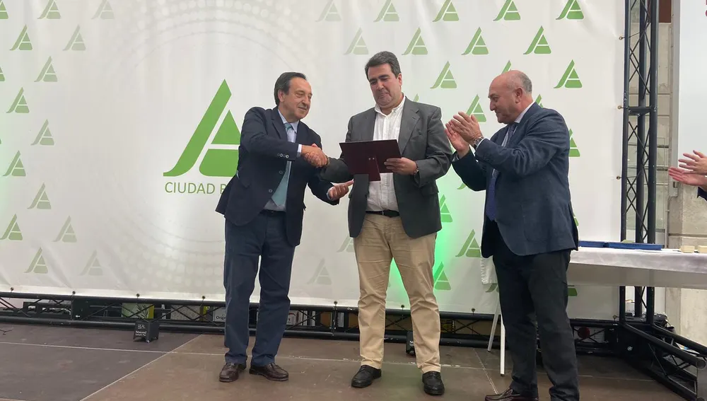Premio Periodismo Agrario para Pablo Rodríguez, director de Onda Agraria (Onda Cero) Premio Periodismo Agrario para Pablo Rodríguez, director de Onda Agraria (Onda Cero)