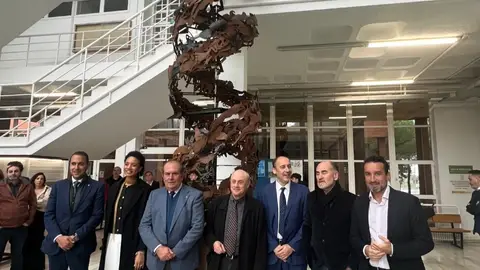 La Facultad de Ciencias de Badajoz celebra San Alberto Magno con la inauguración de una escultura de José Luis Hinchado La Facultad de Ciencias de Badajoz celebra San Alberto Magno con la inauguración de una escultura de José Luis Hinchado