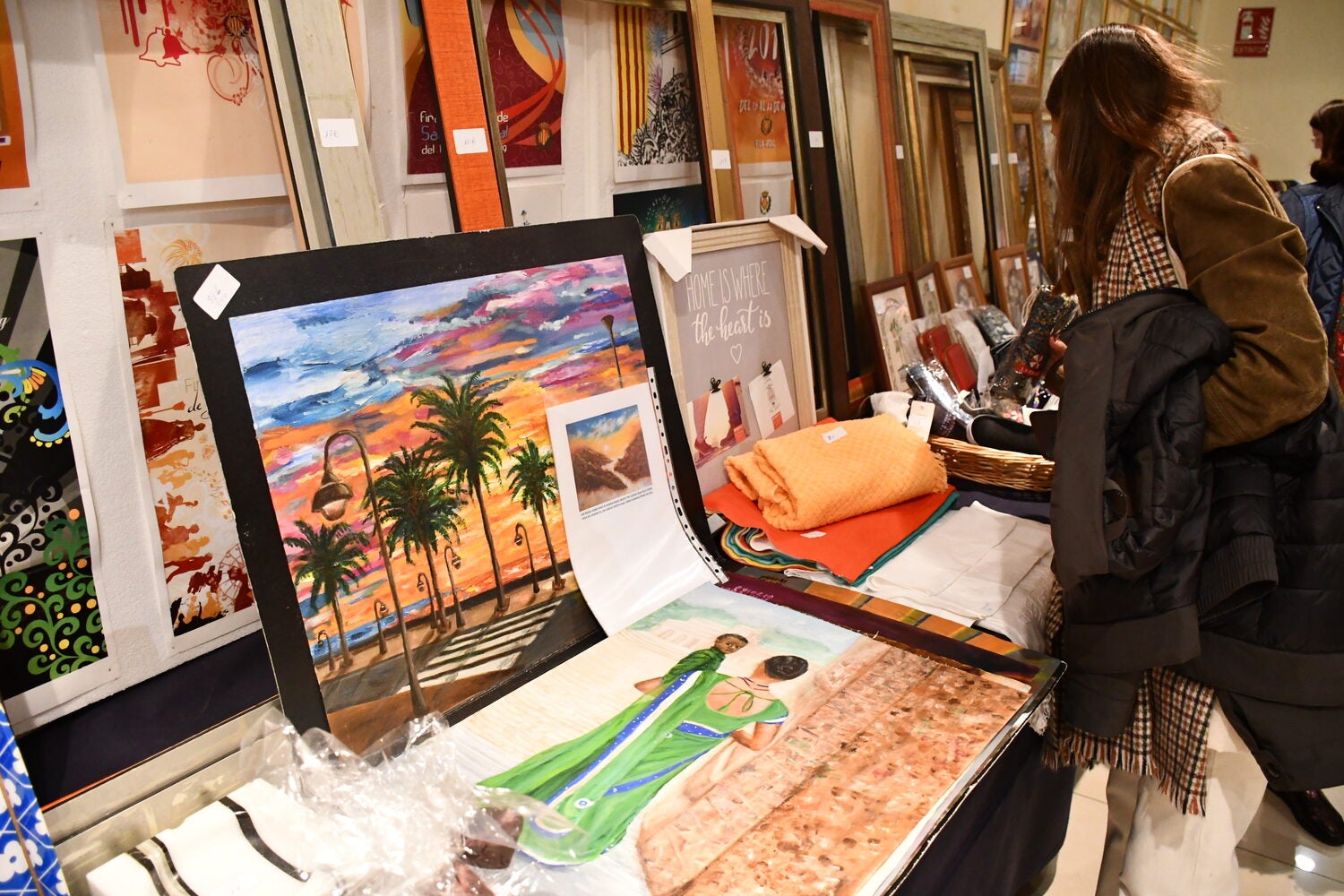 Manos Unidas inaugura el rastrillo solidario en la Casa de la Festa de Vila-real Manos Unidas inaugura el rastrillo solidario en la Casa de la Festa de Vila-real