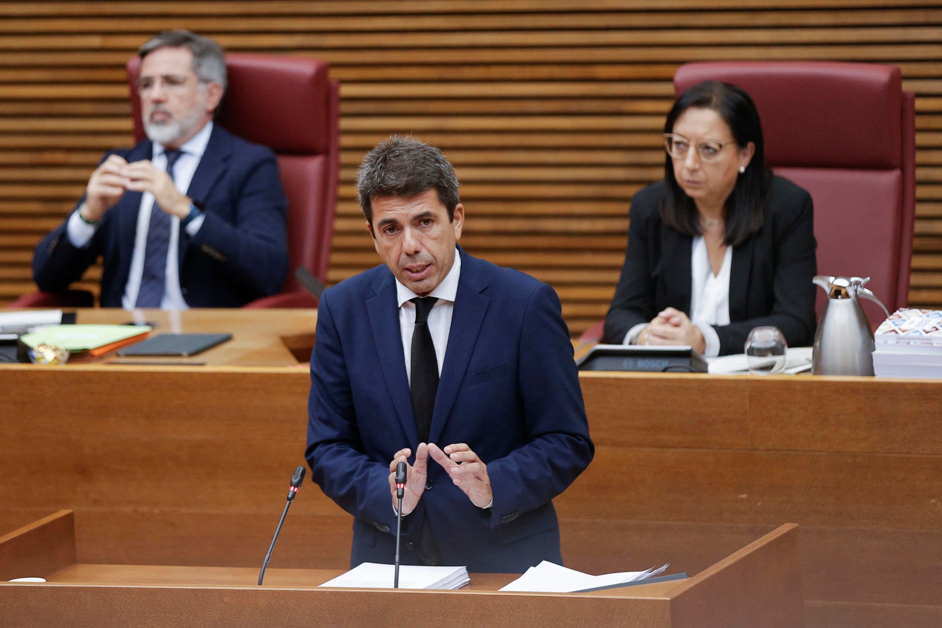 Mesa de redacción: La declaración de Mazón agradeciendo a Sánchez su ayuda desde el principio: "Esta colaboración y coordinación son fundamentales" Mesa de redacción: La declaración de Mazón agradeciendo a Sánchez su ayuda desde el principio: "Esta colaboración y coordinación son fundamentales"