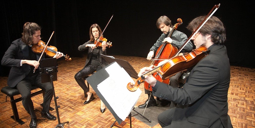 Radio centenaria: la historia de la Sociedad Filharmónica en Pontevedra Radio centenaria: la historia de la Sociedad Filharmónica en Pontevedra